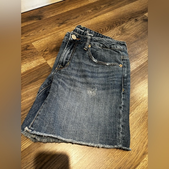 American Eagle Distressed Denim Shorts size 6 distressed hem neutral minimalist - Picture 9 of 11